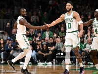 [NBA] 하이파이브하는 브라운-테이텀