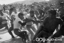 진주시청 갤러리 진심 1949에서 그리운 진주의 옛 모습을