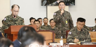 답변하는 이진우 수방사령관