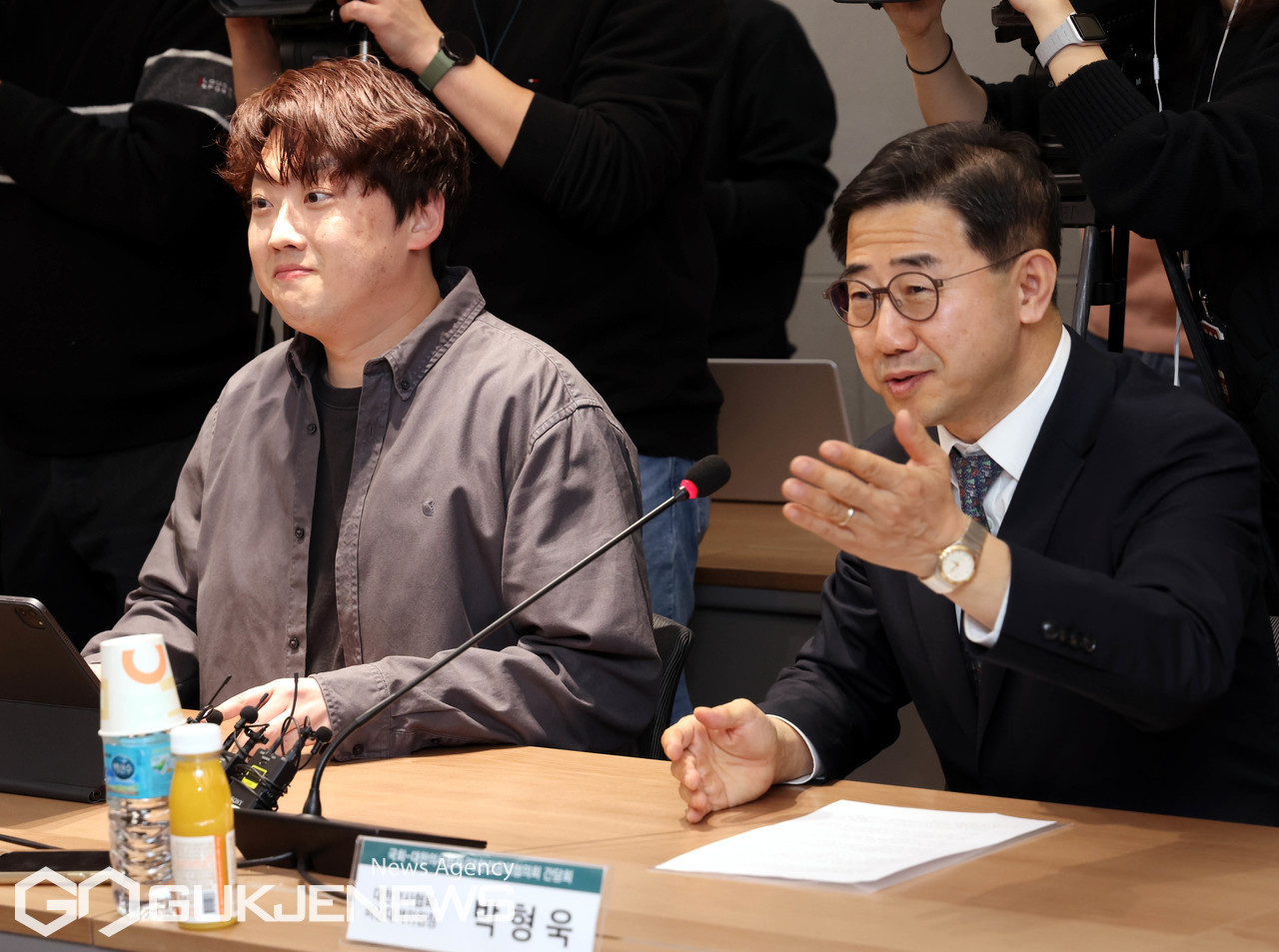 국회 보건복지위, 대한전공의협의회, 중증·핵심 의료 재건 간담회 진행: 의료 협력 강화를 통한 의정갈등 해소와 의료 현장 안정을 모색 중
