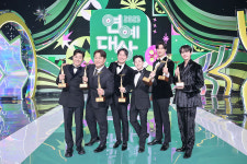 전현무 이을 대상 수상자 누구일까...2024 KBS 연예대상 후보에 쏠린 관심