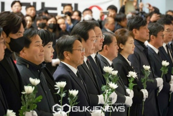 제주항공 참사 합동분향소 조문하는 민주당 지도부