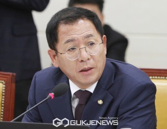 여야, 이재명 '외신기자 비밀회동' 정면 충돌
