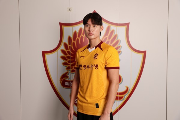광주FC, 유망주 이재환 선수 영입…키 191cm 강력한 플레이로 주목 받아