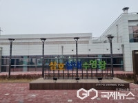 영암군 삼호실내수영장, 외장재 불법 시공 의혹… 군 문제없다 해명