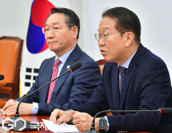 유정복 인천시장과 권영세 비상대책위원장, 대선 출마에 협력 의지로 악수