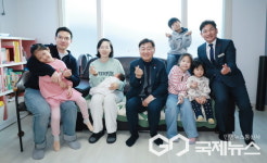 조선아이에스전북지사 | "다섯째 아이 탄생" 김관영 전북자치도지사, 직접 방문 '축하인사 건네'