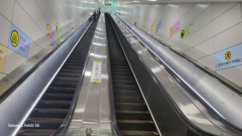 옷 빼려다 그만 용문역 에스컬레이터 사고로 13명 부상