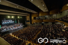 이상일 시장 새 단장한 용인포은아트홀…시민의 문화 자긍심 높일 것