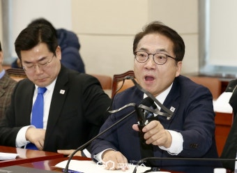 '체포용 케이블타이' 국회 시연···'이걸로 어떻게 문 잠근다는 거냐