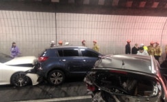 과천봉담고속화도로 과천터널서 차량 5대 추돌사고…3명 경상