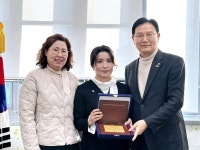익산시의회 보건복지위원회 이중선 의원, 마동 주민자치위원회부터 감사패 수상