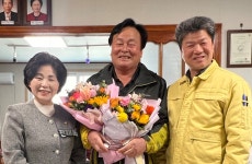 태안군의회, 숨은 봉사자 안홍섭 이장에게 표창패 수여