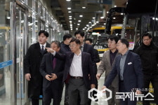 [포토] 신상진 성남시장, 12일 정상운행 개시한 성남종합버스터미널 방문