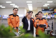 괴물 산불 尹탄핵 만큼 절박 김동연 1인 시위 잠시 멈춤...경북 추가 지원 준비 지시