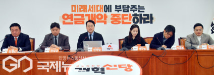 최고위원회의에서 발언하는 천하람 개혁신당 당대표 권한대행