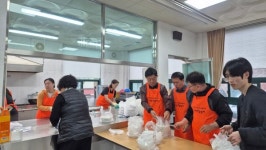 평창군사회복지협의회, 방림면 취약계층에 사랑이음 밥차로 삼계탕 제공