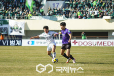 [K리그1] 안양vs전북, 치열한 몸싸움