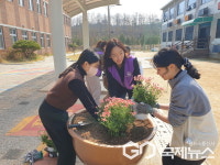 청주 생명초등학교, 식목일 기념 꽃 심기 행사 가져