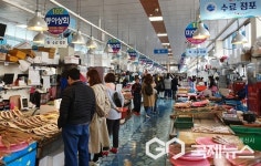 사천시 삼천포용궁수산시장 상인회, 산불 이재민 성금 전달
