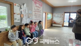 이산초등학교병설유치원, 딸기따기 체험 실시
