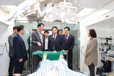 경주 황성공원에 이동형 병원 설치…APEC 앞두고 실전 대응 훈련