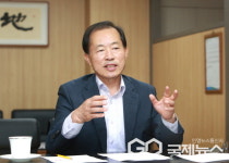 류한국 서구청장, 구청 앞 보도육교 양쪽 엘리베이터 설치 완료...이동 편의성 개선