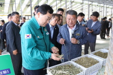 경주시, 외동에 건초생산 사업장 완공…개소식 열어