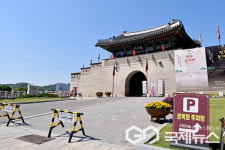 진주성 성벽 경관 회복…성벽 가로막던 매표소 드디어 철거