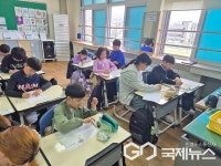 청주 우암초등학교, 우암동주민자치위원회와 감사 편지 쓰기 진행