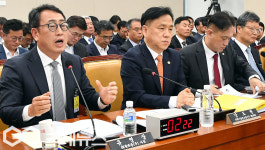 유심 해킹 관련 질의 답하는 유영상 SKT 사장