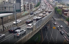 [속보] 부산 동서고가도로 진양램프 부근 교통사고...통행 제한