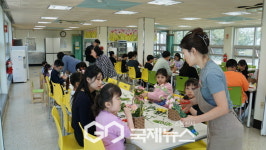 연천노곡초등학교, 유·초 연계 프로그램...어버이날 꽃바구니 만들기 진행