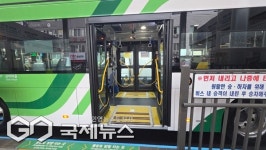 [현장] 제주 섬식정류장, 도떼기시장…차량 엉키고 승객 우왕좌왕