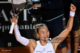 [WTA 로마 오픈 테니스 토너먼트] 경기 승리후 기뻐하는 정친원