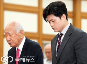 묵념하는 김용태 비대위원장