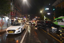 서울 행당동 도로서 급발진 의심 4중 추돌...5명 병원 이송