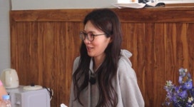 남심 사로잡는다...나는솔로 17기 옥순 안경 스타일도 완벽 소화
