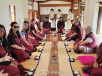 신라 화랑정신에 빠지다…경주 서악마을 외국인 체험 인기