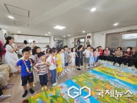 청주 창신유치원, 경로당 방문...따뜻한 세대 공감 시간 가져