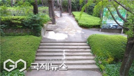 시민 편의·안정성 도모...금강공원 보행환경 개선공사 한창