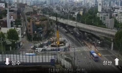 [속보] 경의중앙선 가좌역-신촌역 구간 사다리차 전도...양방향 통제