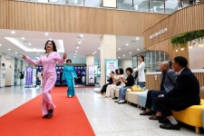 [포토] 서천군, 나도 패션모델... 예다락 시니어 패션모델 서천군지회 런웨이