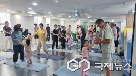 울산유아교육진흥원, 할머니 할아버지와 함께하는 그림책 요가 체험