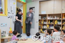 이상일 용인시장, 전국모범경로당에 선정된 성복역 롯데캐슬 골드타운 경로당 축하