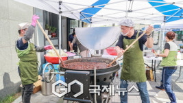 [포토] 과천시, 종합사회복지관 갈현센터와 포레드림 입주민이 함께한 짜장데이 개최