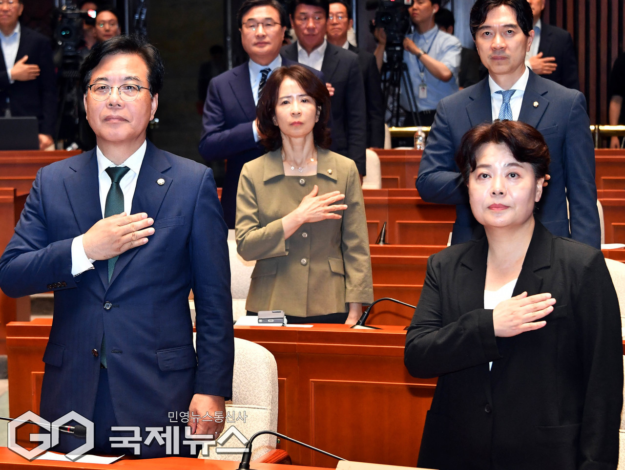 국민의힘 정치권 내 갈등 고조, 윤희숙-송언석 거취 표명 요구 논란