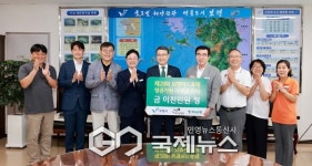[포토] 하나은행, 보령머드축제 성공기원 기부금 2천만원 전달