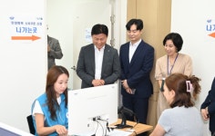 조용익 부천시장, 소비쿠폰 접수 현장 직접 점검