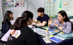 충주대학교 맞은 편 철길 뒤 | 충주시 대학입시박람회, 5천여 명 몰려 '성황'